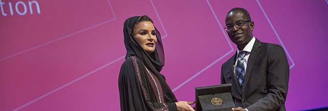 Her Highness Sheikha Moza bint Nasser presenting the WISE Prize for Education to Patrick Awuah at the eighth World Innovation for Education in Doha, Qatar in November 2017. Source: WISE Initiative.