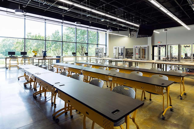 Bretford Explore tables and Motiv seating at THINC College and Career Academy: 