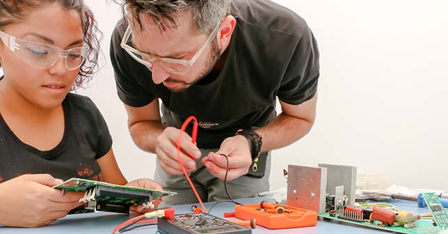 Study: CTE Courses Later in High School May Improve Student Persistence